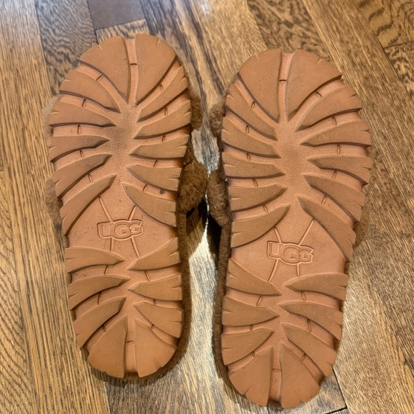 Ugg Cozetta Slippers size 6 - Picture 3 of 3